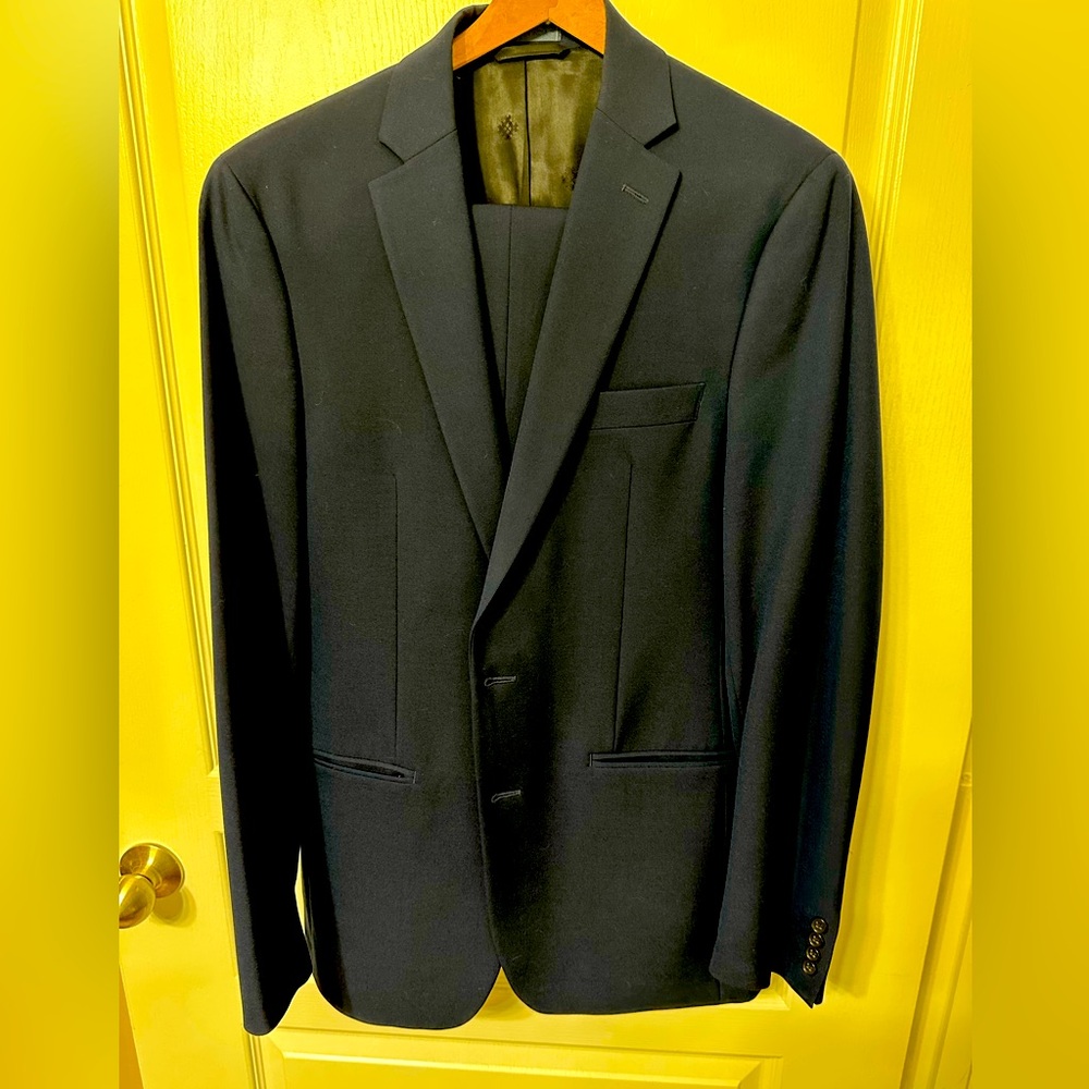 Men’s Alfani black suit